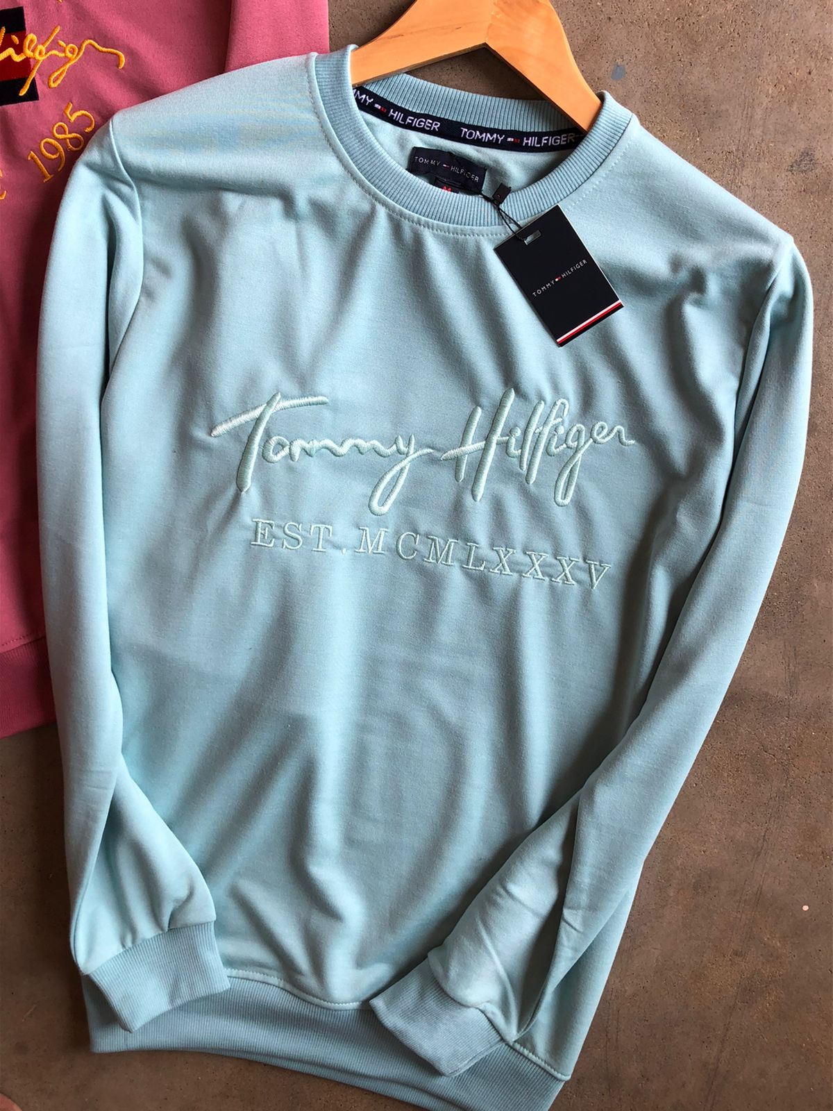 TOMMY SWEATSHIRT-42 PCS