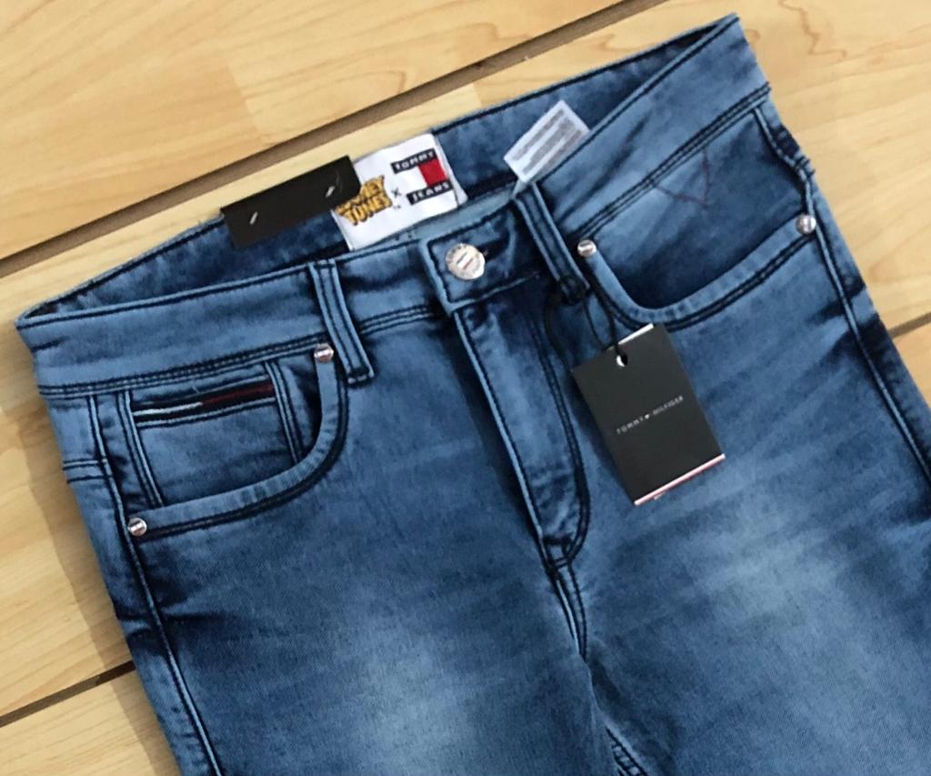 TOMMY HILFIGER JEANS -70 PCS