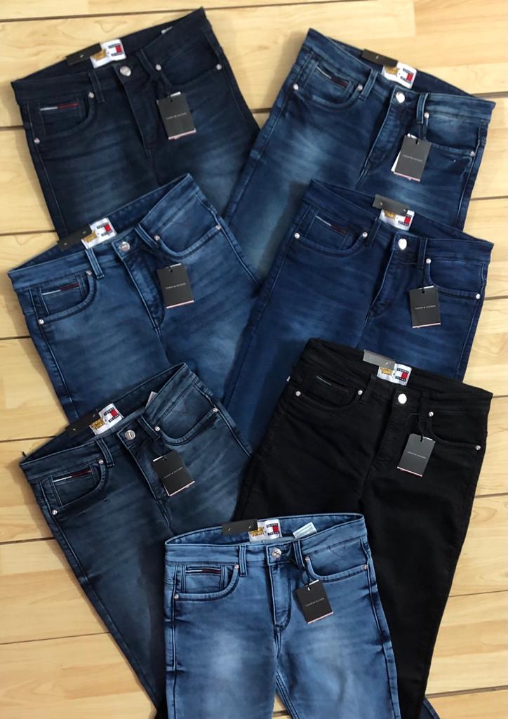 TOMMY HILFIGER JEANS -70 PCS