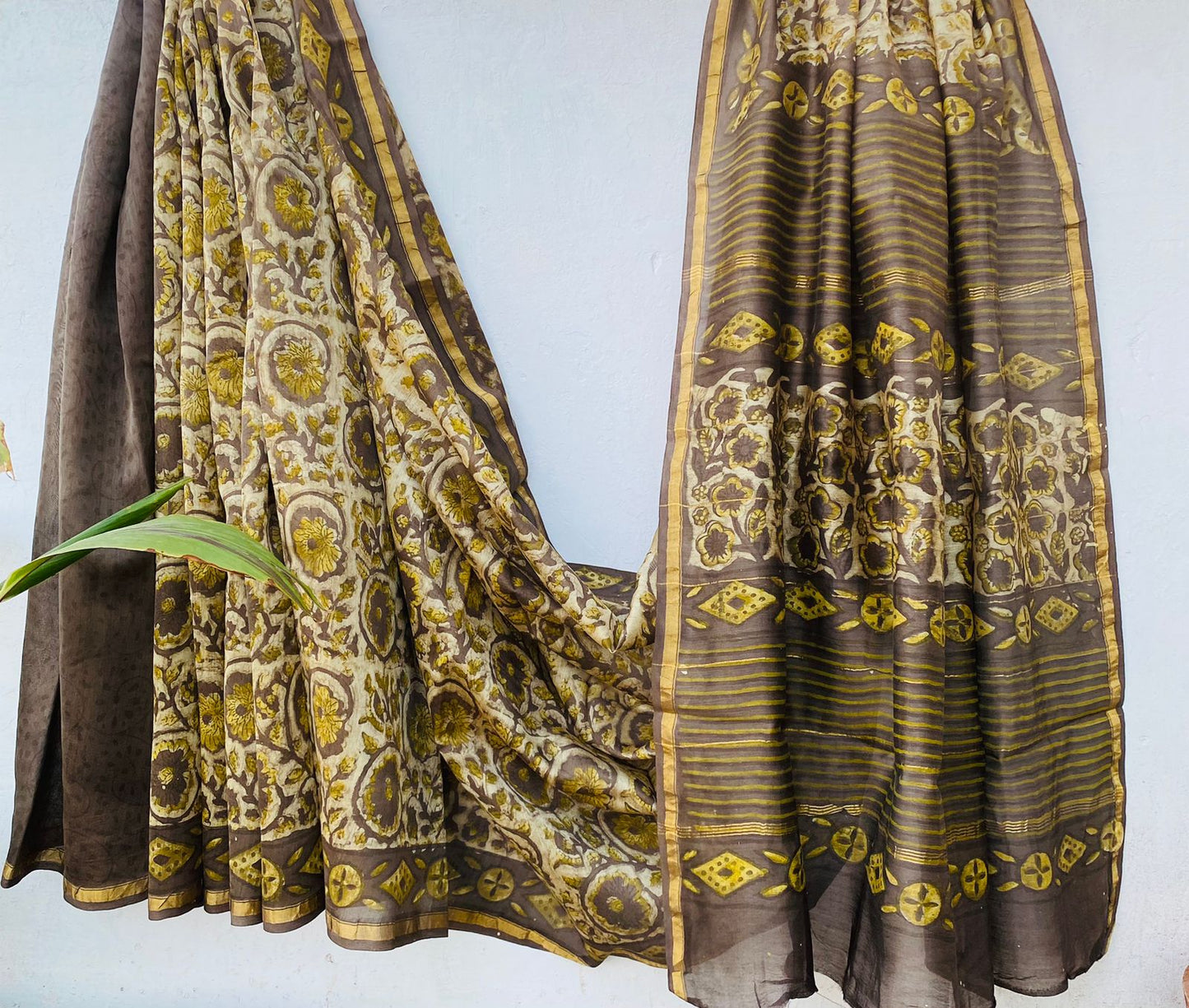 CHANDERI SAREE WITH AJRAKH AND BAGRU PRINT-24PCS