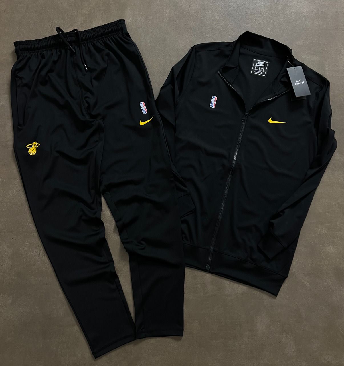 NIKE*
*ULTRA PREMIUM TRACK SUIT * -20PCS