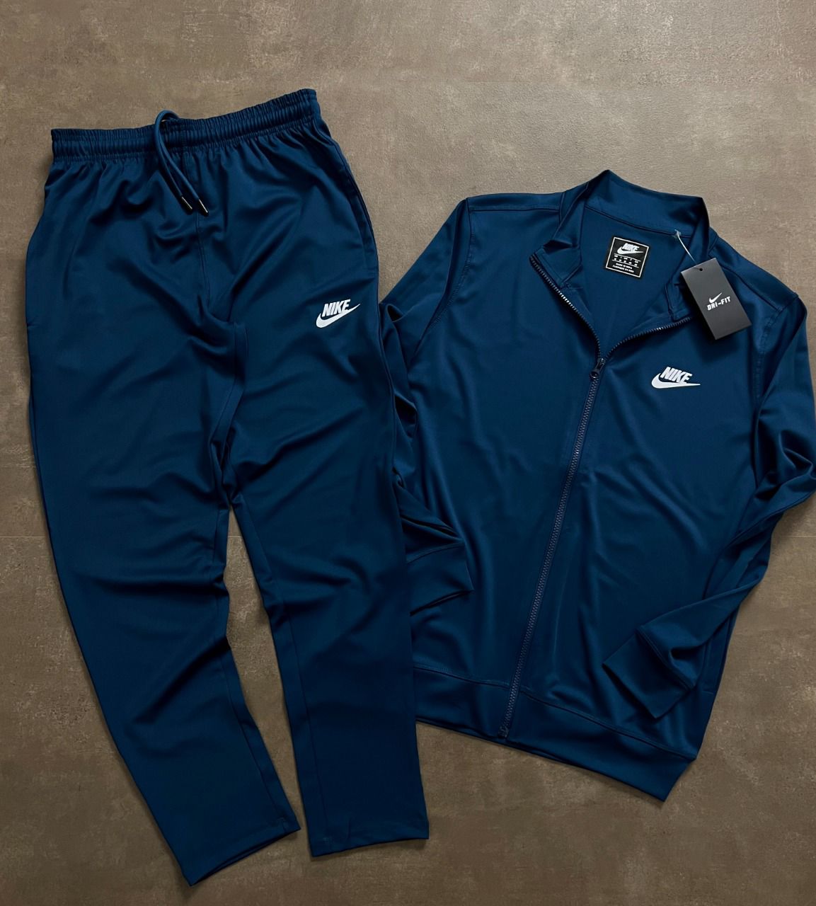 NIKE*
*ULTRA PREMIUM TRACK SUIT * -20PCS