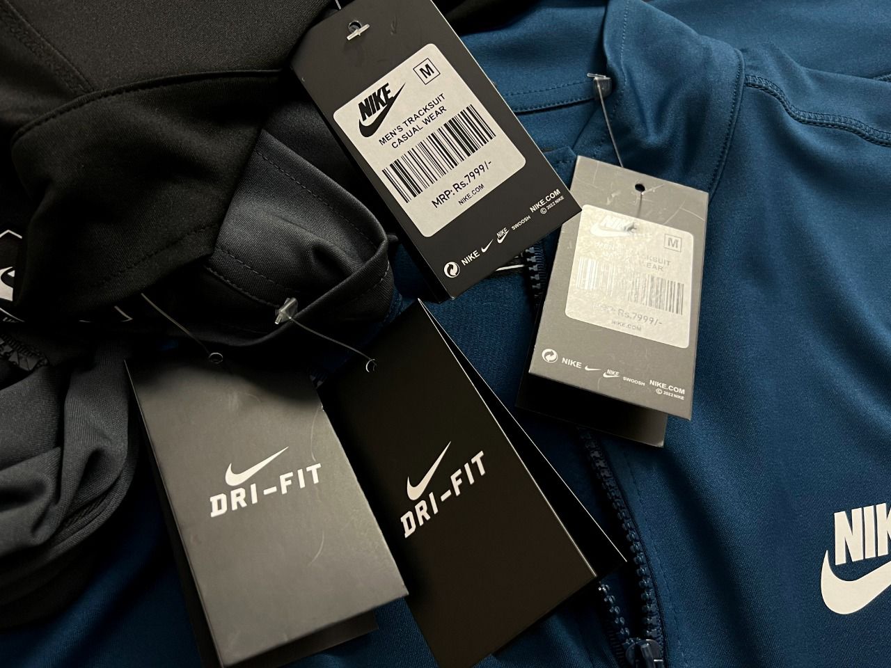 NIKE*
*ULTRA PREMIUM TRACK SUIT * -20PCS