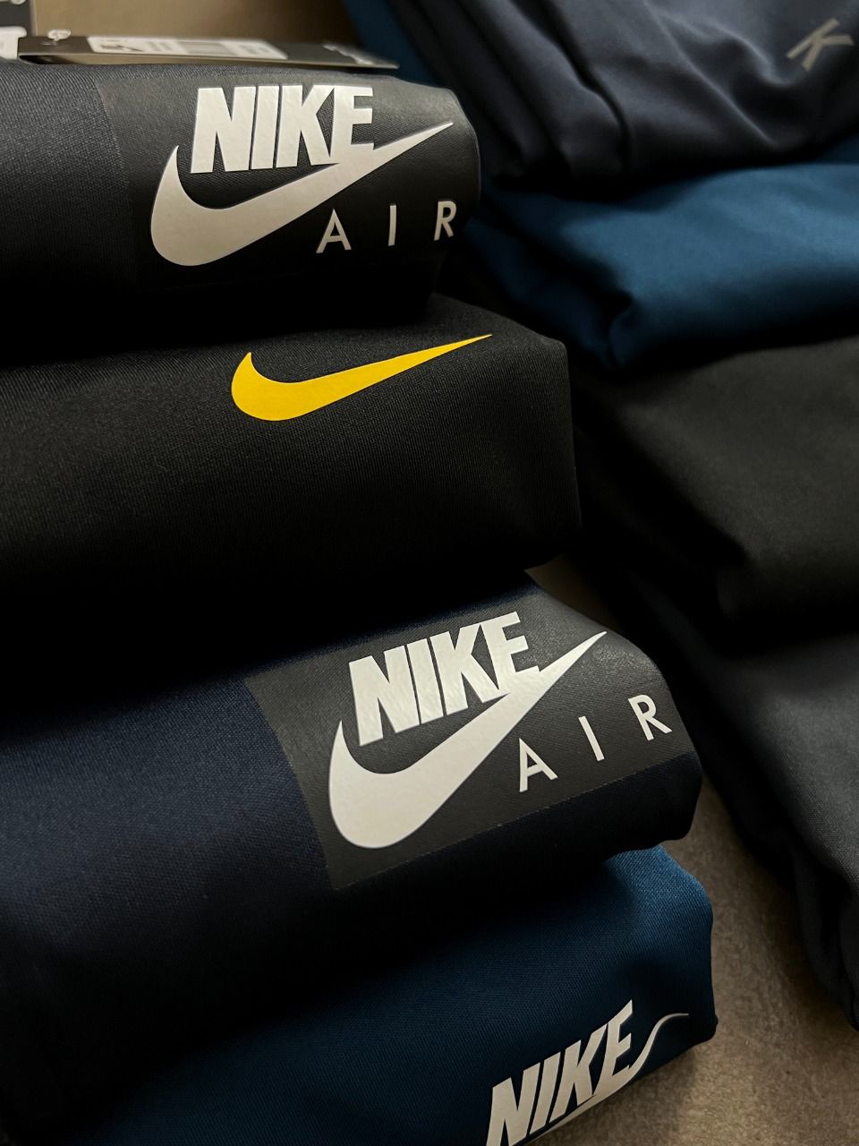 NIKE*
*ULTRA PREMIUM TRACK SUIT * -20PCS