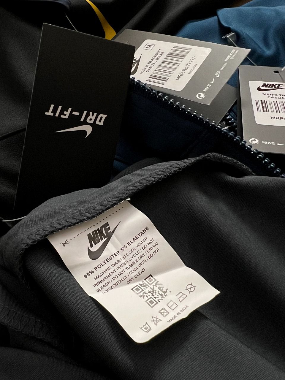 NIKE*
*ULTRA PREMIUM TRACK SUIT * -20PCS