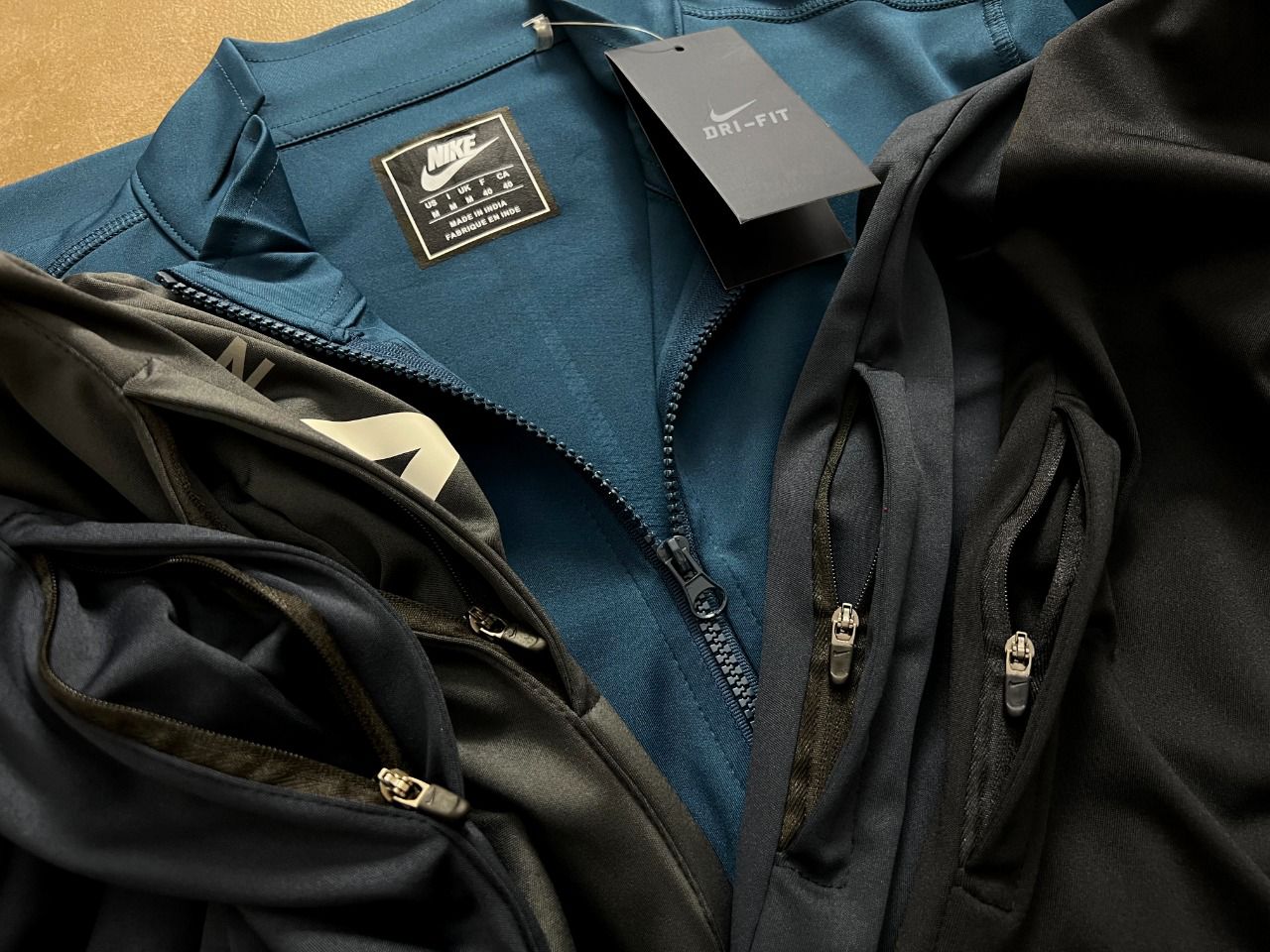 NIKE*
*ULTRA PREMIUM TRACK SUIT * -20PCS