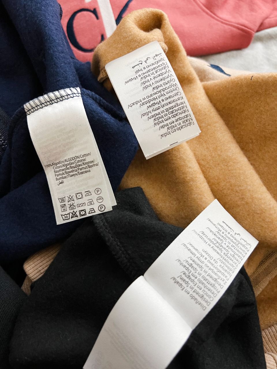 CALVIN KLEIN
ZIPPER HOODIES-34PCS