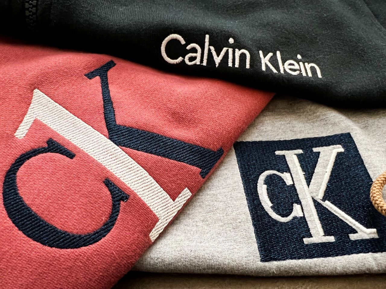 CALVIN KLEIN
ZIPPER HOODIES-34PCS