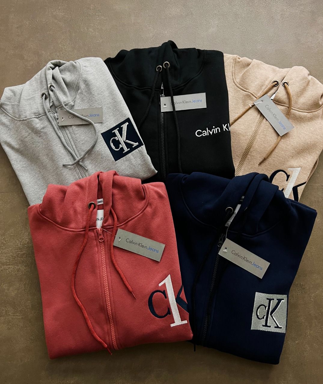 CALVIN KLEIN
ZIPPER HOODIES-34PCS