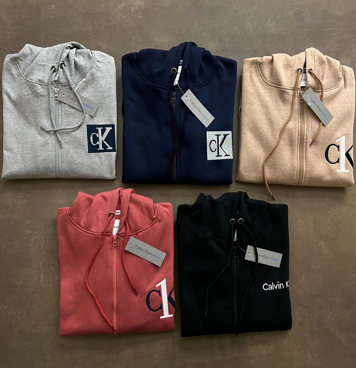 CALVIN KLEIN
ZIPPER HOODIES-34PCS